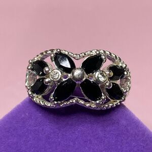 💛 Classic Avon NRT Black Flower Rhinestone Ring